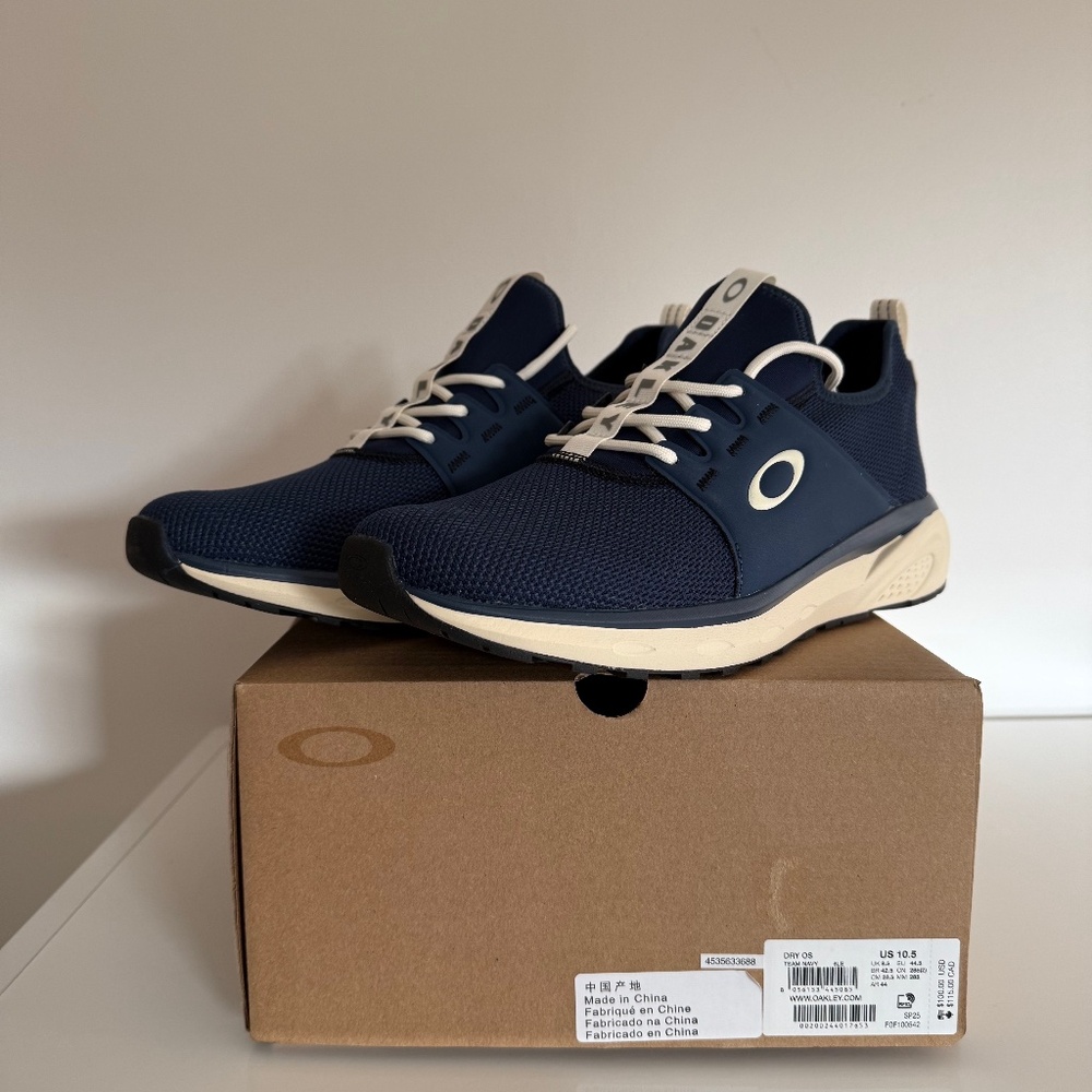 OAKLEY Dry OS Running/Casual tennis shoe Sneakers ~ Men's 10.5 ~ Navy ~MSRP $100